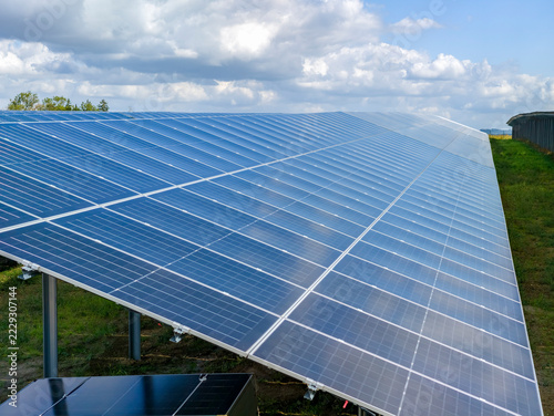 Grosser Solarpark in Auhofen bei Anzing, Bayern, Deutschland, Europa