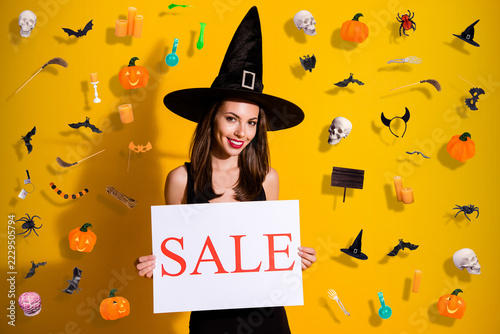Obraz na plátně Portrait of her she nice attractive pretty lovely cheerful cheery lady holding i