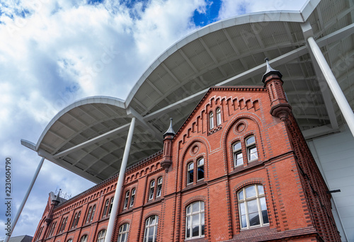 Hamburg, Deutschland: Hamburger Messe mit neuer und alter Architektur, Backsteingebäude