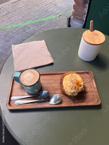 Obraz na plátně breakfast on the table cortado and cake
