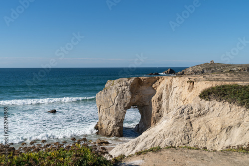 Arche naturelle de Port-Blanc sur la Côte Sauvage de Saint-Pierre-Quiberon en Bretagne