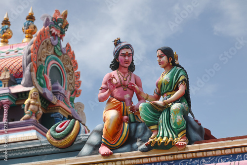 Fotografie A sculpture depicting a divine play (leela) of Lord Shiva