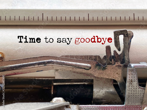 Obraz na plátně Time to say goodbye message typed on vintage typewriter