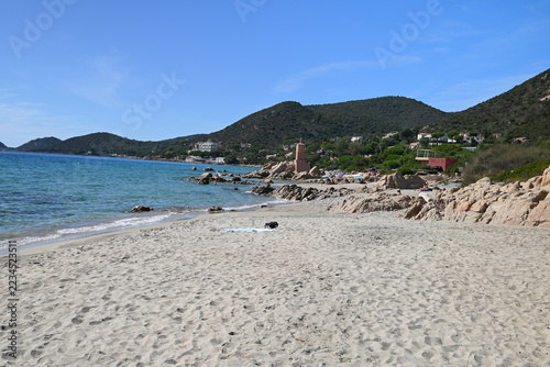 Plage de la Terre Sacrée à Ajaccio un jour ensoleillé